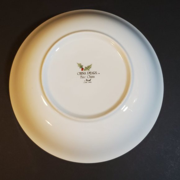 China Pearl Noel Serving Vegetable Bowl Black Backstamp Holly Berries - Picture 6 of 7